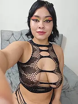 Snapshot of zoe_love18 chatting on June 5, 7:36 am zoe love18 online show from June 5, 7:36 am