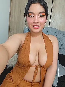 Snapshot of zoe_love18 chatting on June 18, 5:06 am zoe love18 online show from June 18, 5:06 am