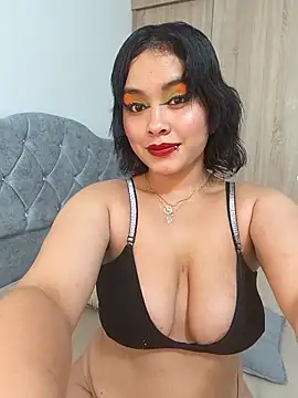 zoe love18 online show from May 5, 4:37 am