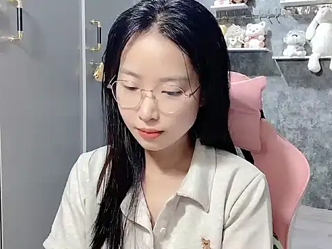 Linne6789 online show from April 18, 4:37 am