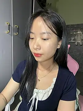 Linne6789 online show from May 6, 4:55 pm