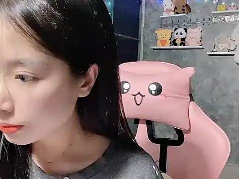 Linne6789 online show from April 2, 2:13 pm