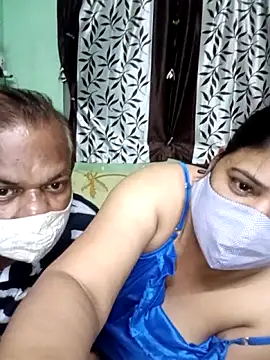 Snapshot of HoneyHush chatting on February 7, 7:11 pm HoneyHush online show from February 7, 7:11 pm