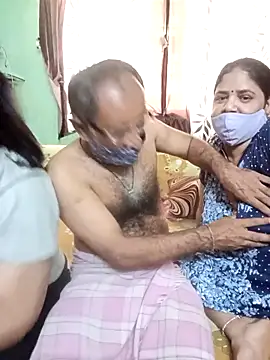 HoneyHush online show from March 12, 9:35 am