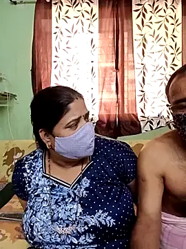 Snapshot of HoneyHush chatting on February 14, 10:59 am HoneyHush online show from February 14, 10:59 am