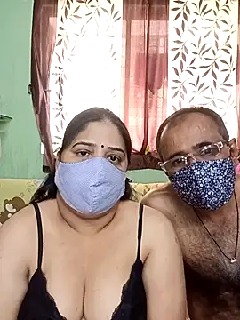 Snapshot of HoneyHush chatting on February 8, 7:17 am HoneyHush online show from February 8, 7:17 am