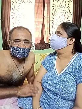 Snapshot of HoneyHush chatting on February 11, 11:43 am HoneyHush online show from February 11, 11:43 am