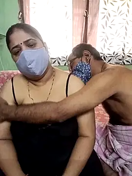 Snapshot of HoneyHush chatting on February 25, 6:13 am HoneyHush online show from February 25, 6:13 am