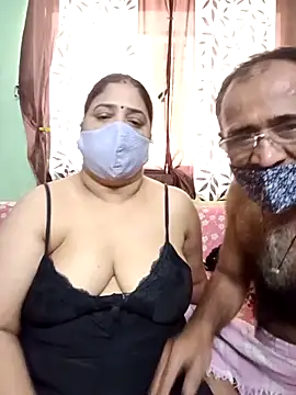 Snapshot of HoneyHush chatting on March 1, 9:20 am HoneyHush online show from March 1, 9:20 am