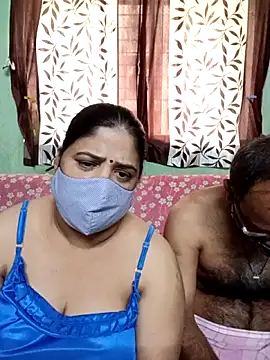 Snapshot of HoneyHush chatting on February 21, 11:23 am HoneyHush online show from February 21, 11:23 am