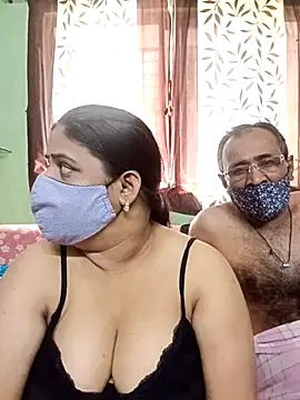 Snapshot of HoneyHush chatting on February 26, 5:51 am HoneyHush online show from February 26, 5:51 am