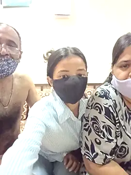 HoneyHush online show from April 24, 9:22 am