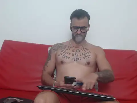 RyanxCole online show from May 14, 11:07 am