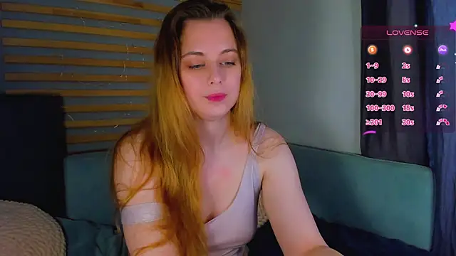 Alice Wanderr online show from April 10, 3:57 am