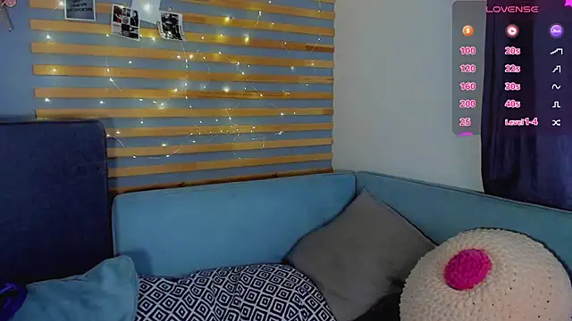 Alice Wanderr online show from March 2, 5:08 am