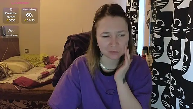 Snapshot of Ozalin_ chatting on February 5, 6:42 am Ozalin online show from February 5, 6:42 am