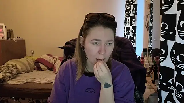 Snapshot of Ozalin_ chatting on February 3, 7:13 am Ozalin online show from February 3, 7:13 am