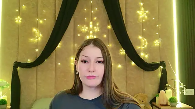 Anora Mills online show from March 25, 7:52 am