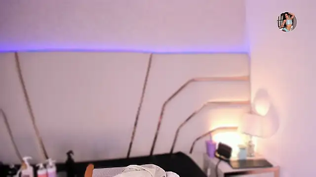 bela palmer online show from April 11, 4:20 am