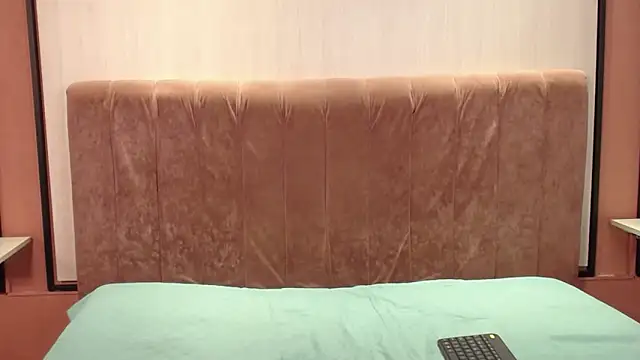 HannaWen  online show from February 8, 9:12 pm