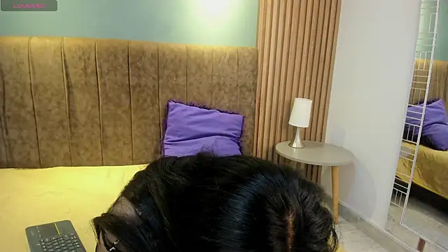 HannaWen  online show from April 11, 1:59 pm