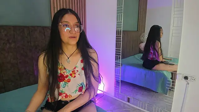 HannaWen  online show from February 21, 8:00 pm