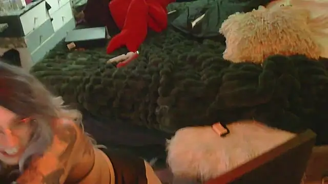 Alicethickpeach online show from March 31, 5:15 pm