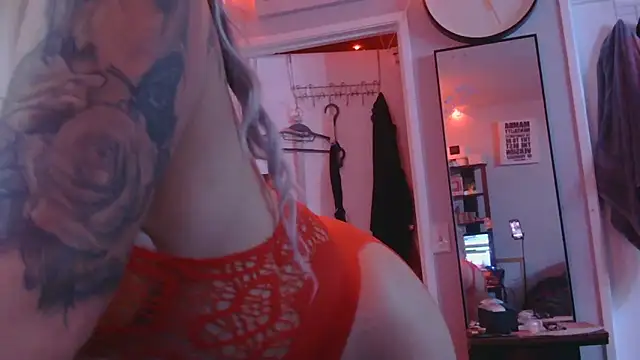 Alicethickpeach online show from April 10, 1:23 am