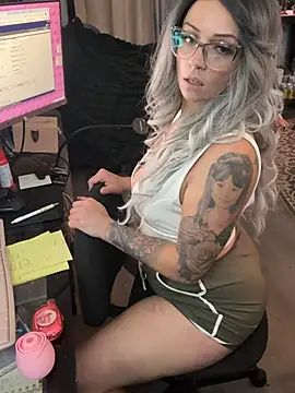 Alicethickpeach online show from June 16, 5:13 pm
