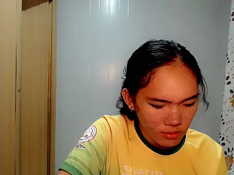 Snapshot of girlyteengrl chatting on February 4, 4:46 pm girlyteengrl online show from February 4, 4:46 pm