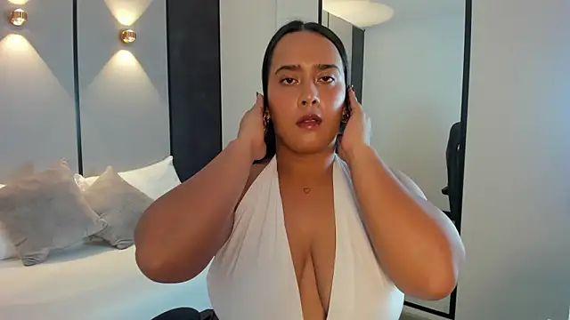 sophia solerr online show from February 23, 7:47 pm