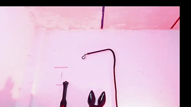 Snapshot of Girl_Bondage chatting on July 3, 1:50 pm Girl Bondage online show from July 3, 1:50 pm