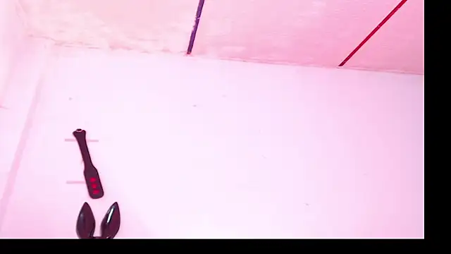 Snapshot of Girl_Bondage chatting on May 25, 12:59 pm Girl Bondage online show from May 25, 12:59 pm