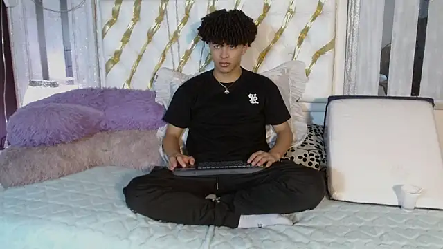 ian smith  online show from April 9, 12:11 pm