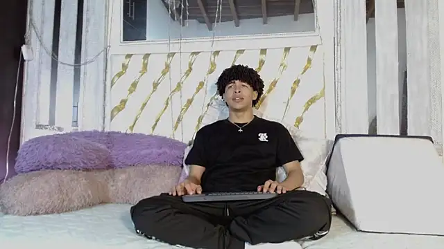 ian smith  online show from April 10, 12:01 pm