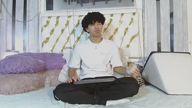 ian smith  online show from April 14, 11:59 am