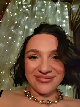 Snapshot of HotDevilGirl_ chatting on February 13, 4:29 pm HotDevilGirl online show from February 13, 4:29 pm