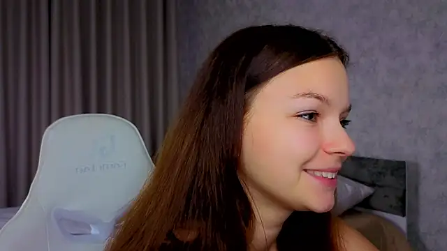 Snapshot of ElizaPizza chatting on June 1, 6:29 pm ElizaPizza online show from June 1, 6:29 pm