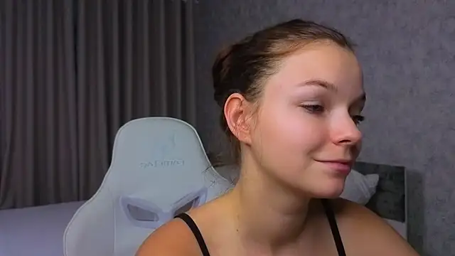 Snapshot of ElizaPizza chatting on May 25, 5:22 pm ElizaPizza online show from May 25, 5:22 pm
