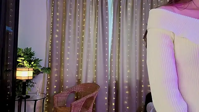 Snapshot of TobiMillinor chatting on February 8, 9:07 am TobiMillinor online show from February 8, 9:07 am