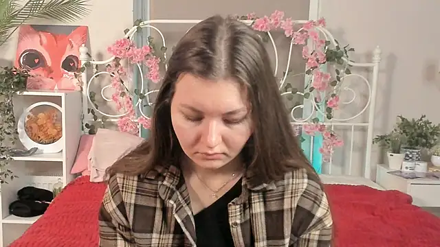 Snapshot of TobiMillinor chatting on February 24, 8:10 pm TobiMillinor online show from February 24, 8:10 pm