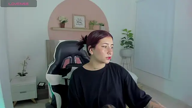 charlottee27  online show from February 27, 7:24 pm