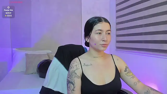 charlottee27  online show from May 22, 2:09 am