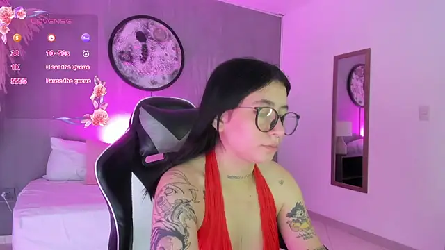 Snapshot of charlottee27_ chatting on June 26, 1:55 am charlottee27 online show from June 26, 1:55 am