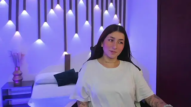 charlottee27  online show from April 15, 2:28 am