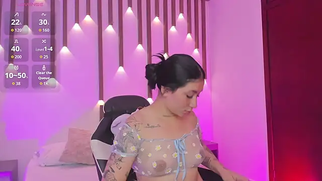 charlottee27  online show from May 28, 1:57 am