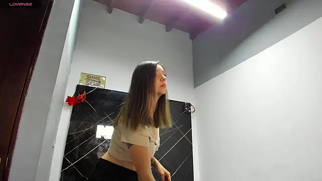 Ana-Spencer online show from April 4, 1:06 pm