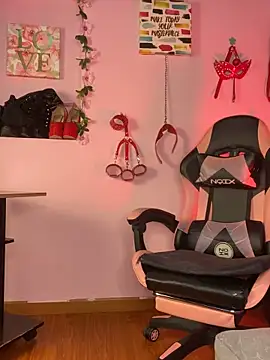 kenia thompsom01 online show from March 19, 11:05 pm