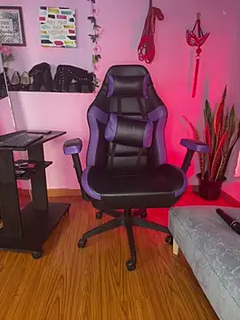 kenia thompsom01 online show from April 14, 11:43 pm