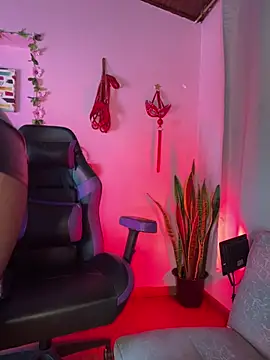 kenia thompsom01 online show from April 17, 11:40 pm